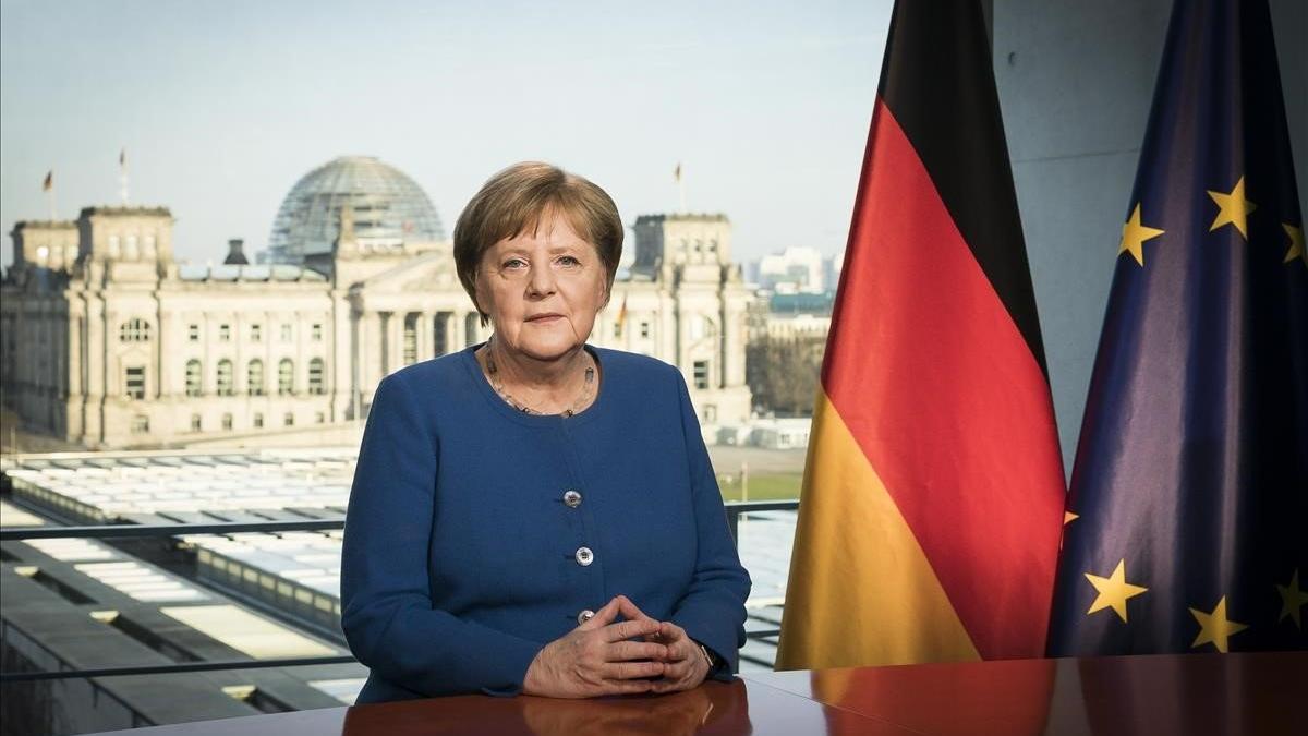 La cancillera alemana, Angel Merkel, durante su discurso a la nación alemana,
