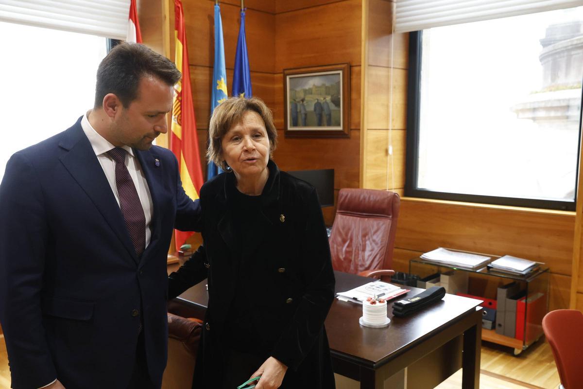 Álvaro Queipo y Carmen Moriyón, en su reunión del pasado martes en el Ayuntamiento.