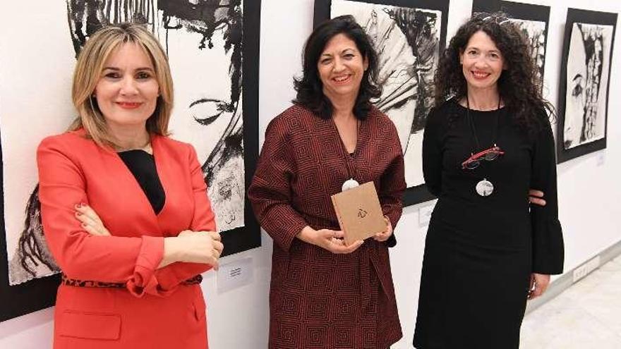 Las artistas, ayer, en la presentación de la obra.