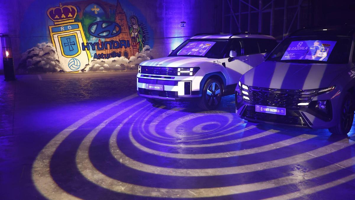 Los nuevos coches de los jugadores del Oviedo en el parking del Tartiere, el año pasado