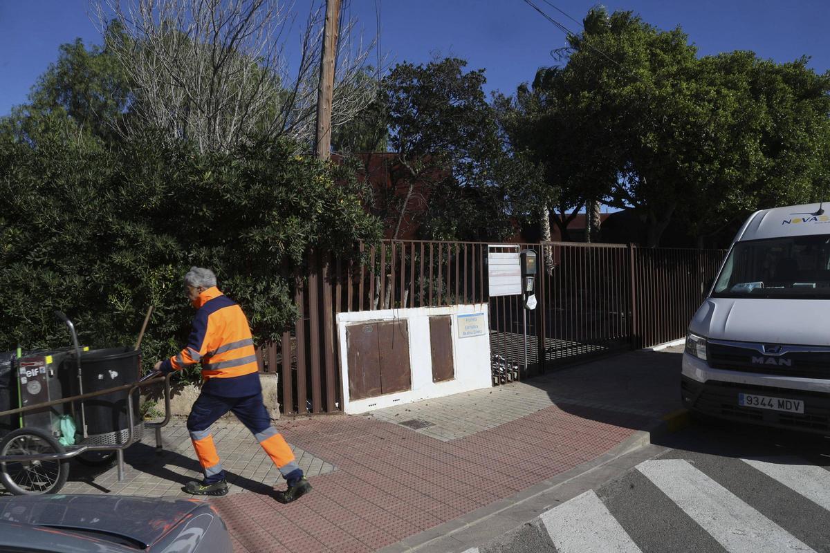Entrada de la residencia Nuestros Hijos en el barrio de Baladre de Sagunt.