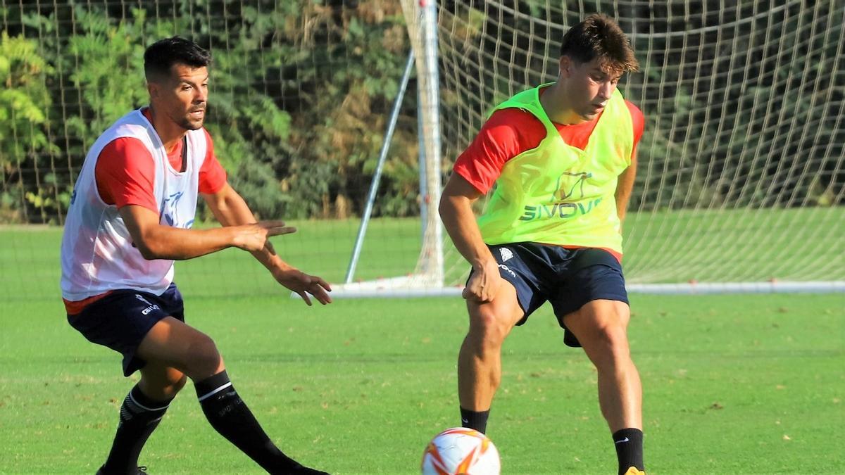 Manolillo junto a José Ruiz durante una sesión de trabajo en la Ciudad Deportiva.