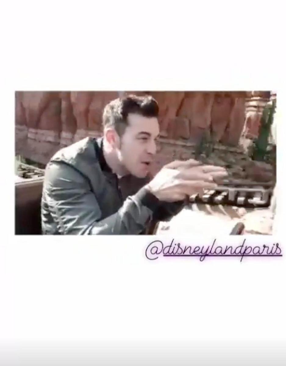 Mario Casas como un niño pequeño en Disney