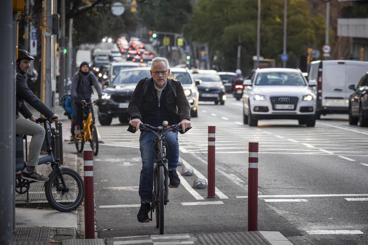 El carril bici de la travessera de les Corts creixerà entre Joan Güell i Numància