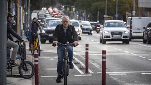 El carril bici de la travessera de les Corts creixerà entre Joan Güell i Numància