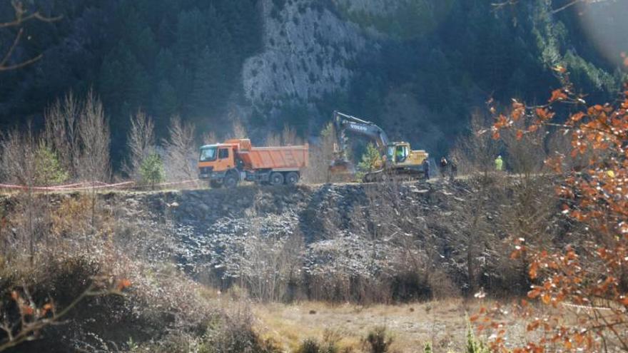 La CHE desmonta la barrera construida para levantar la presa