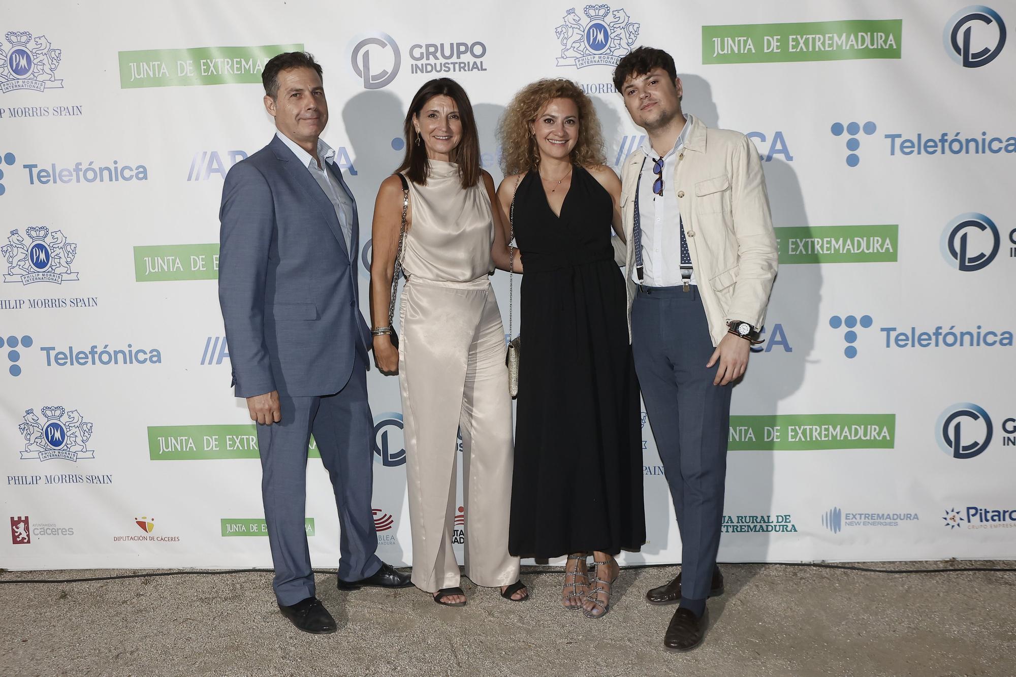 FOTOGALERÍA | Los invitados de los Premios Empresario del Año posan para El Periódico Extremadura