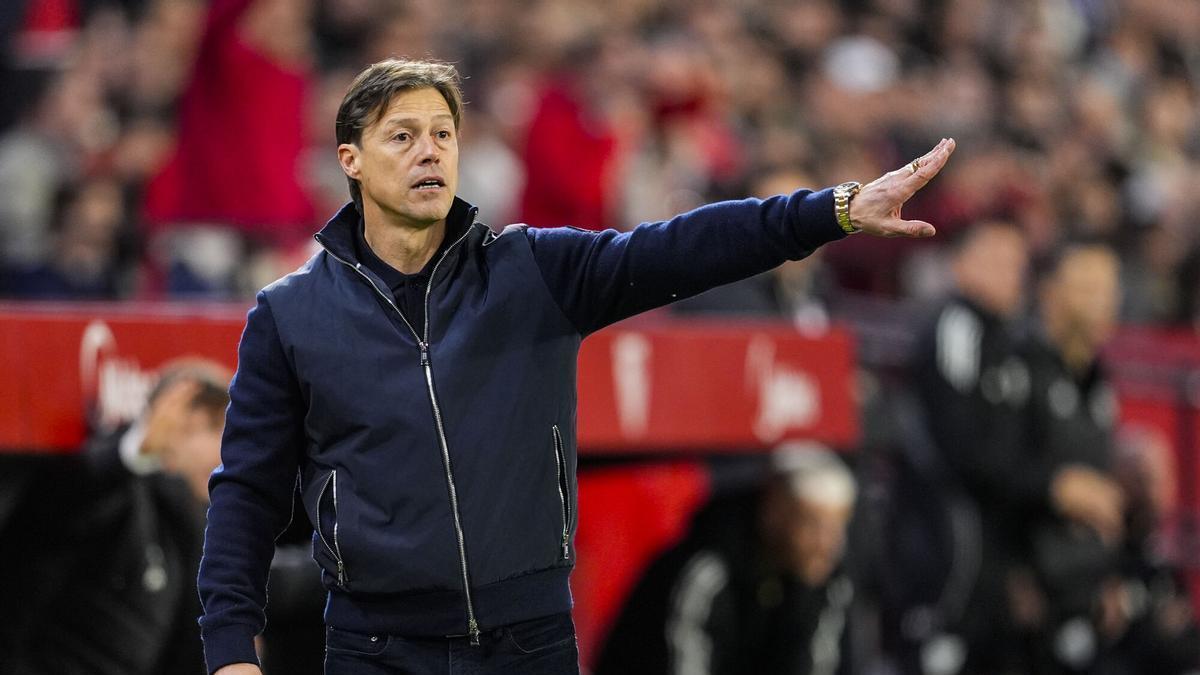 Matías Almeyda, durante el partido de LaLiga EA Sports, disputado entre el Sevilla FC y el Deportivo Alavés en el estadio Ramón Sánchez-Pizjuán.