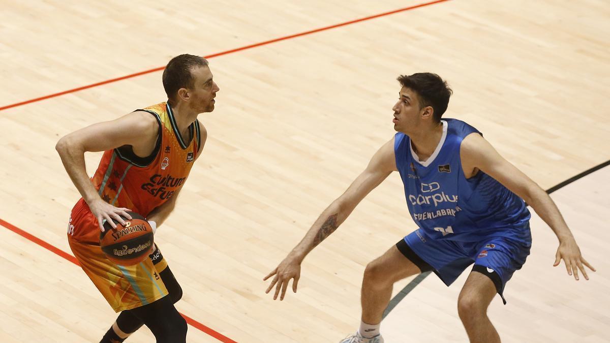 Víctor Claver, ante el Fuenlabrada