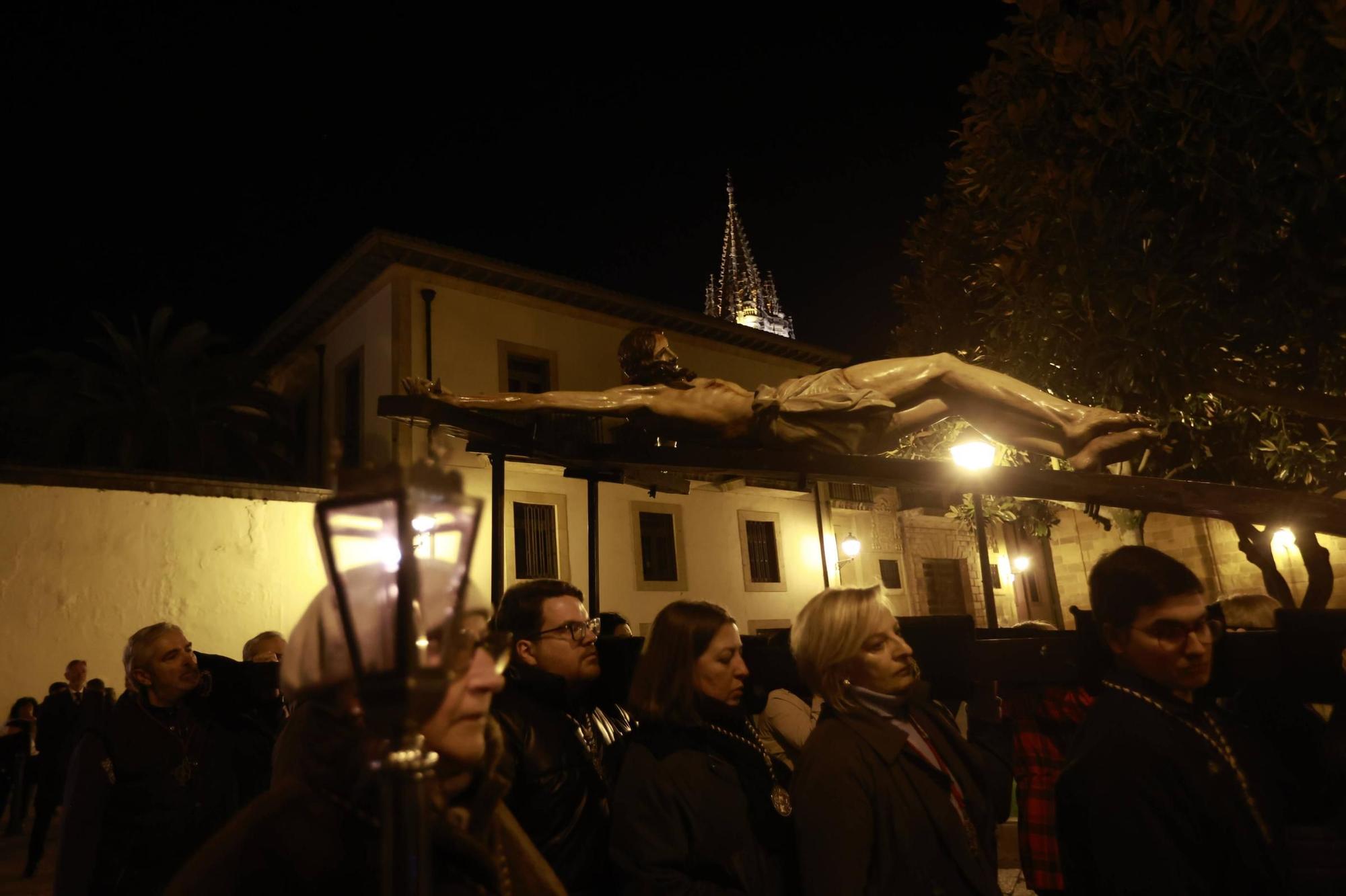 EN IMÁGENES: Vía Crucis de la Junta de Hermandades y Cofradías de Oviedo