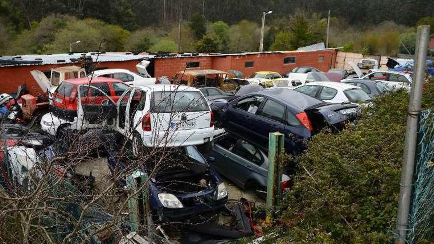 Establecimiento de desguace de coches. // Gonzalo Núñez