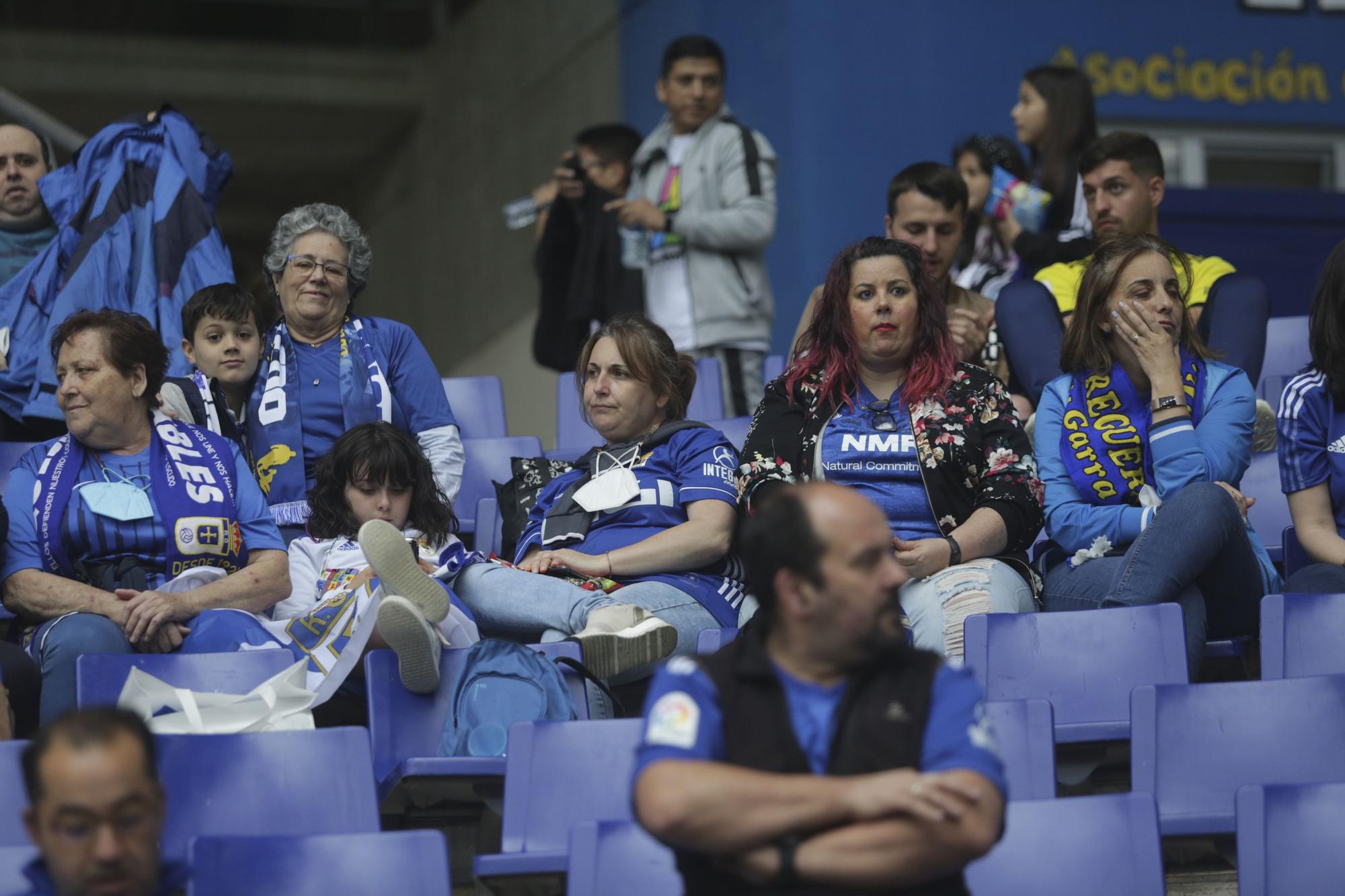 ¿Estuviste en el partido entre el Real Oviedo y el Ibiza? Búscate en esta galería de fotos