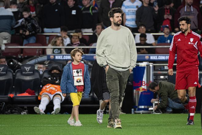 Piqué y uno de sus hijos