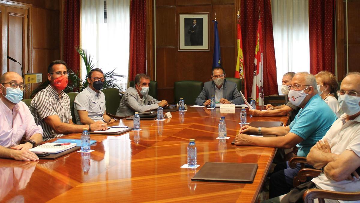 Reunión en la Subdelegación con vecinos de Cardenal Cisneros.