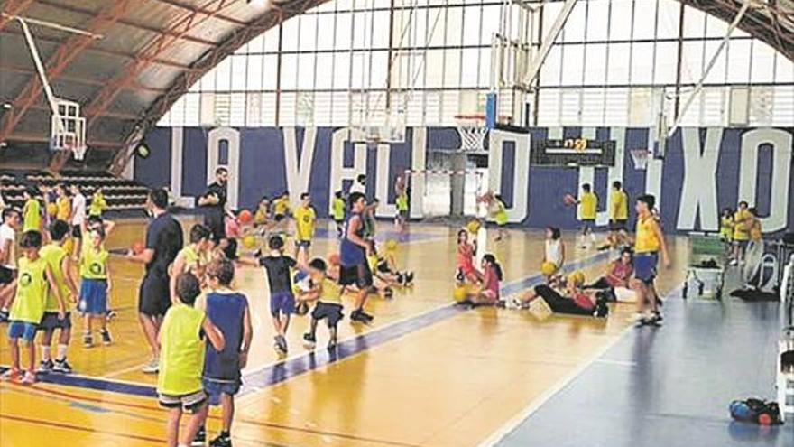 La Vall Bàsquet critica el recorte de horarios en el polideportivo