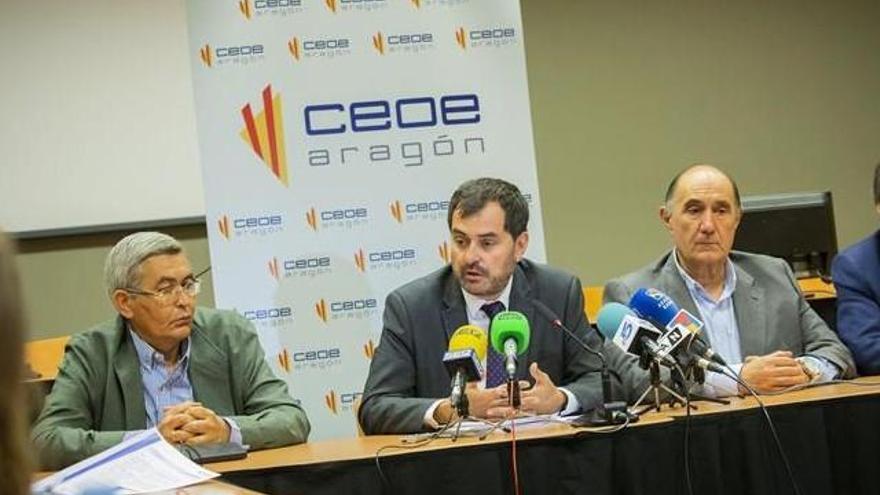 CEOE Aragón pide a la DGA que se anticipe al frenazo del PIB