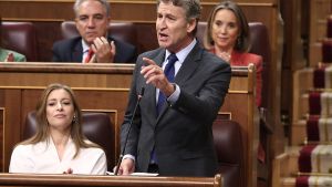 Feijóo acusa Sánchez d’«esprémer» els treballadors amb impostos i «protegir» els lladres