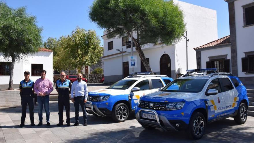 El Alcalde presenta la nueva flota de vehículos para la Policía Local