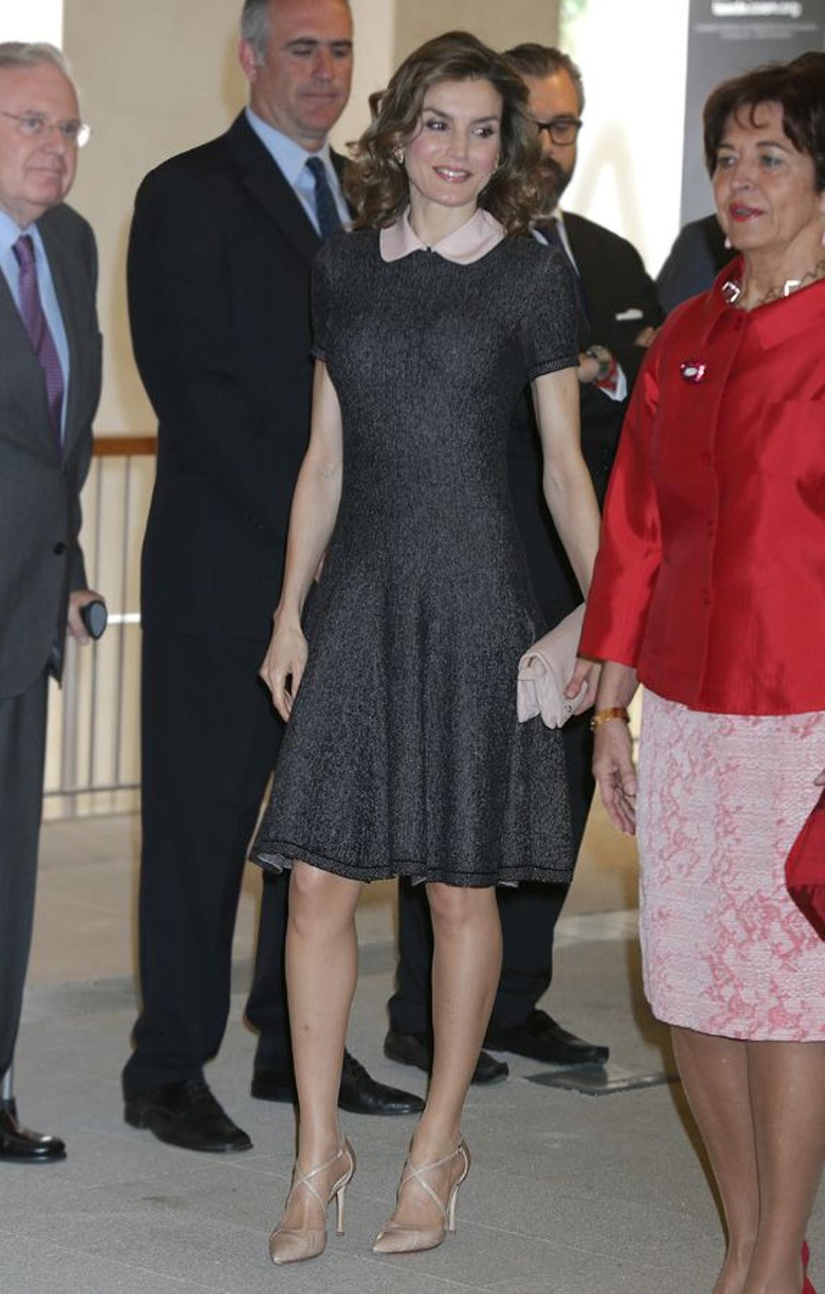 Letizia Ortiz con vestido de Nina Ricci de cuello baby doll en Madrid