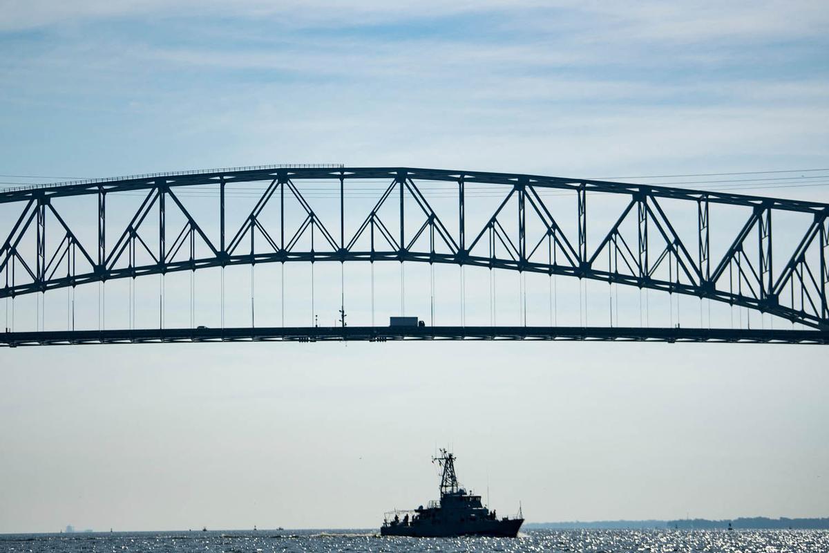 Un barco carguero  impacta contra el puente Francis Scott Key en Baltimore