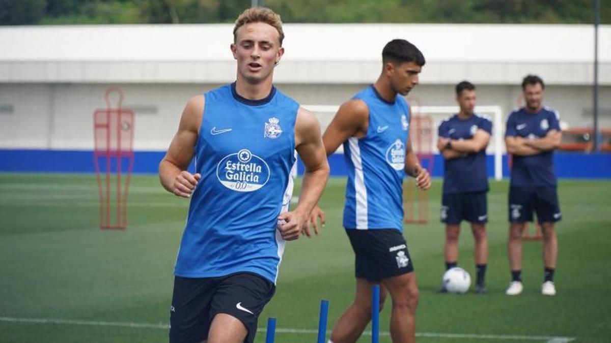 El Deportivo avanza en la pretemporada con 'overbooking' en el centro del campo