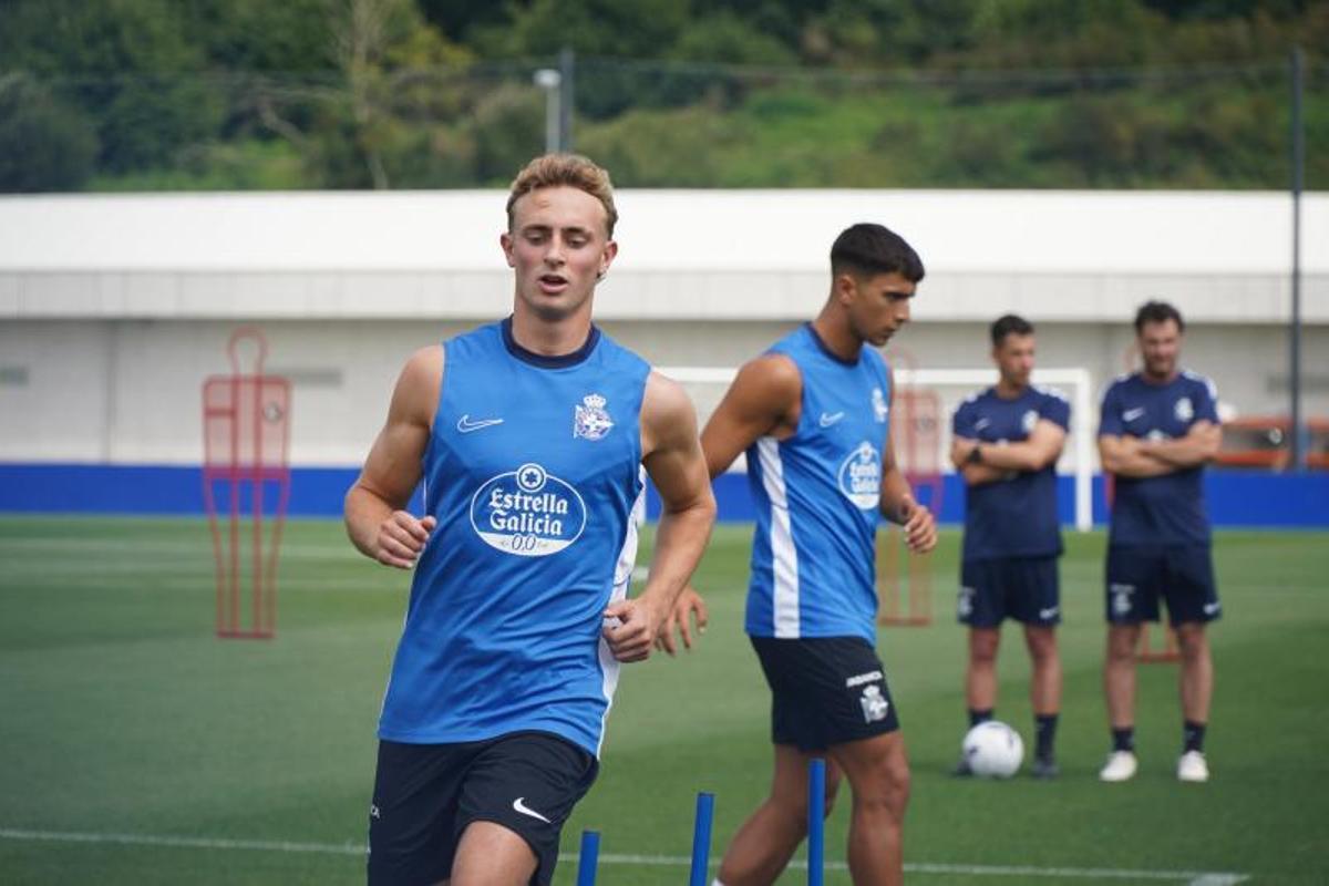 El Deportivo regresa al trabajo en Abegondo: primeras imágenes sobre el césped con los nuevos fichajes