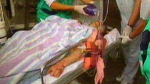 Miguel Ángel Blanco llega herido al hospital Nuestra Señora de Aránzazu de San Sebastián la tarde del 12 de julio de 1997.