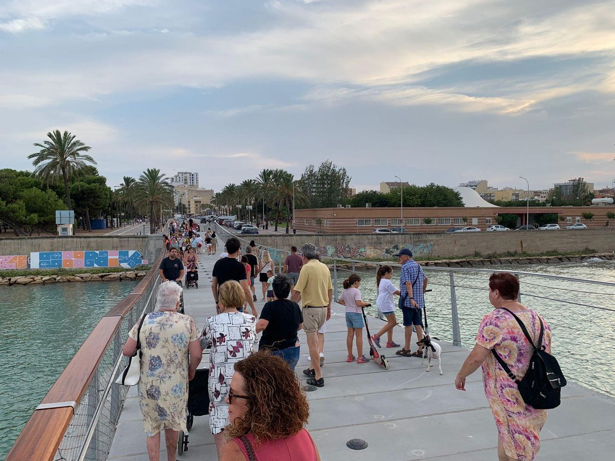 La pasarela de Vinaròs ha ganado el Premio Hábitat, en loLa pasarela de Vinaròs ha sido reconocida por transformar un espacio degradado en un entorno de alta calidad, "recuperando la identidad, la luz y la memoria del territorio”..