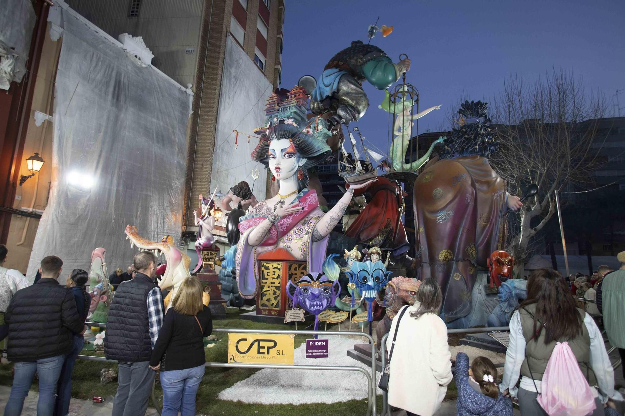 Así es la falla El Mercat, ganadora en sección especial de Alzira