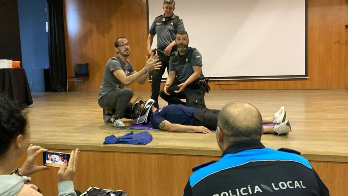 Policías de Nigrán aprenden a salvar vidas | FDV