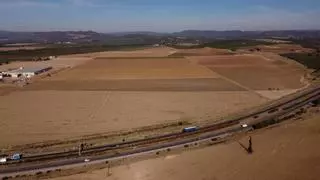 Ayuntamiento y Junta firman la cesión de suelo a Defensa para iniciar las obras de la Base Logística del Ejército