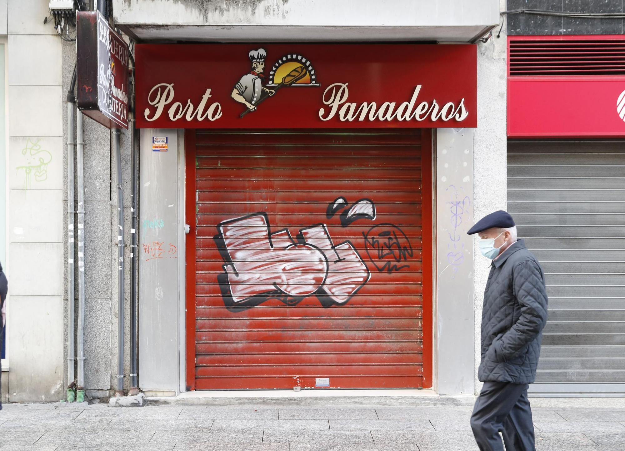 Clamor en el Calvario contra las pintadas en peatonal más transitada de Vigo