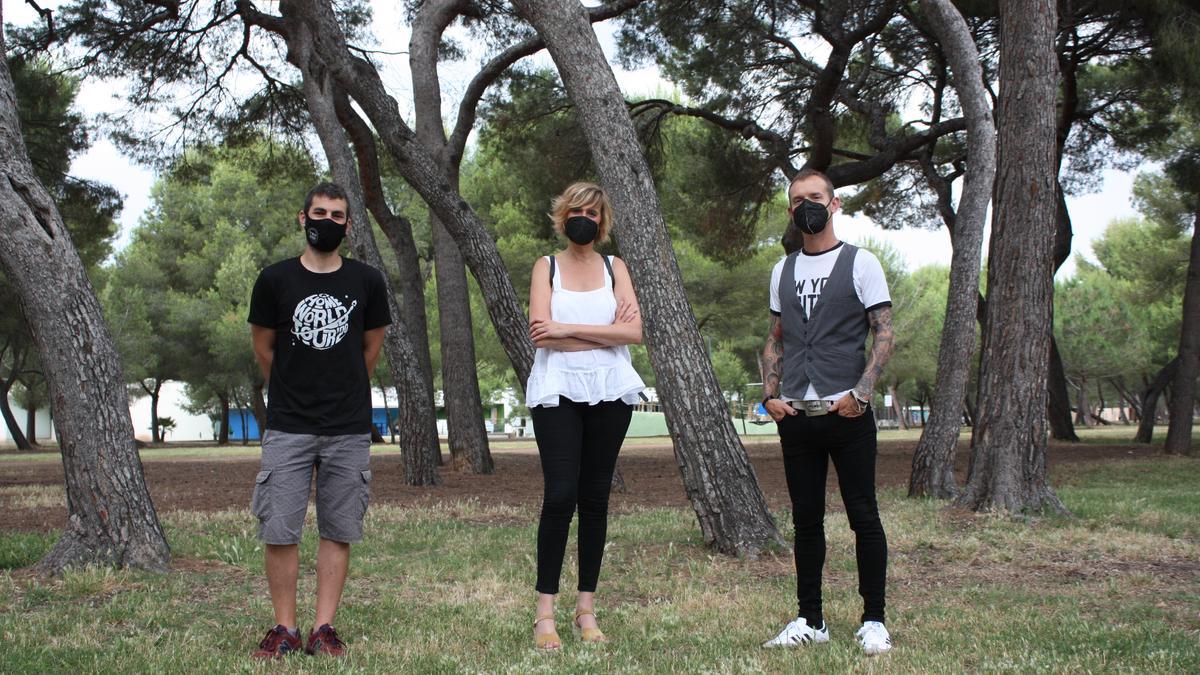 La concejala de Cultura de Castelló, Verònica Ruiz, junto a los promotores de esta nueva cita en el Pinar.