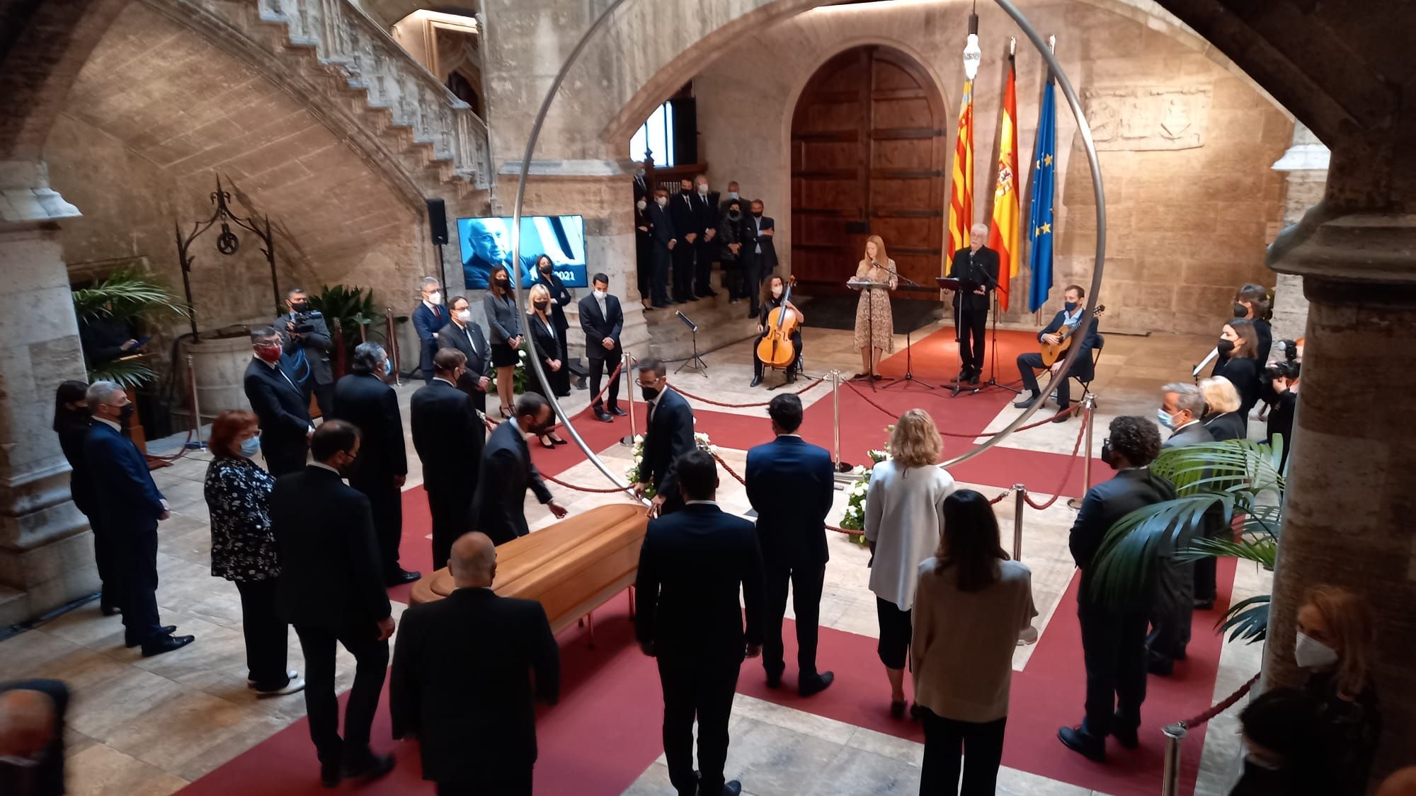 Capilla ardiente de Francisco Brines en el Palau de la Generalitat
