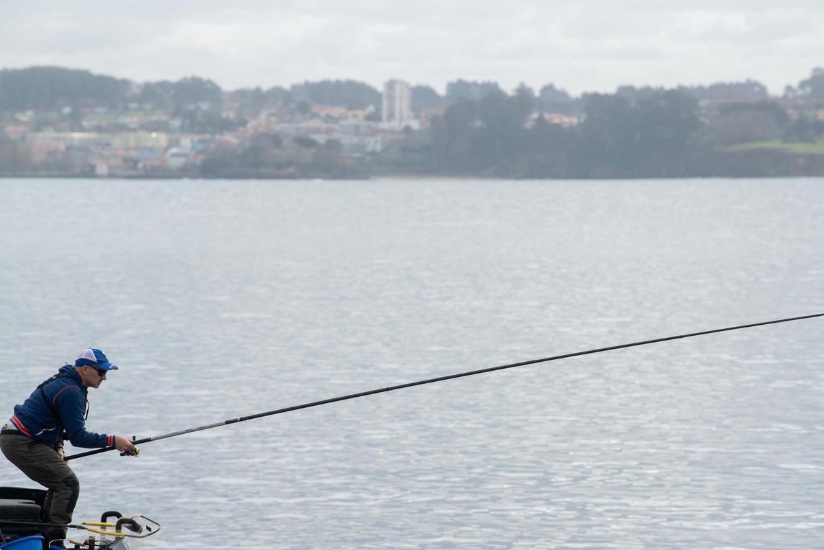 Competición de pesca en el dique de abrigo