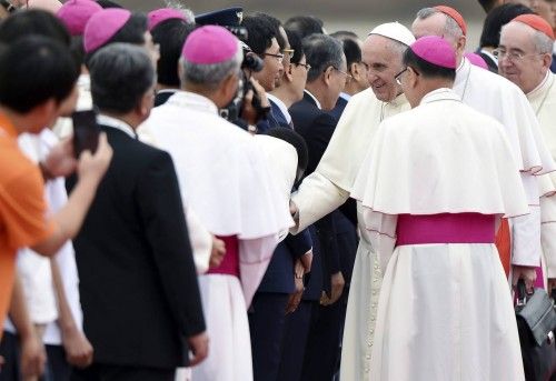 El Papa Francisco llega a Seúl en su primera visita a Asia
