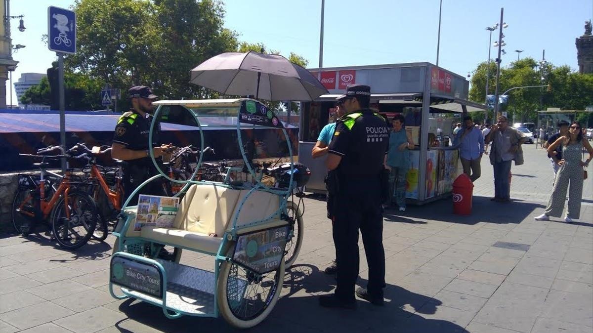 zentauroepp49438224 14 08 2019 agentes de la guardia urbana de barcelona en un c190814161752