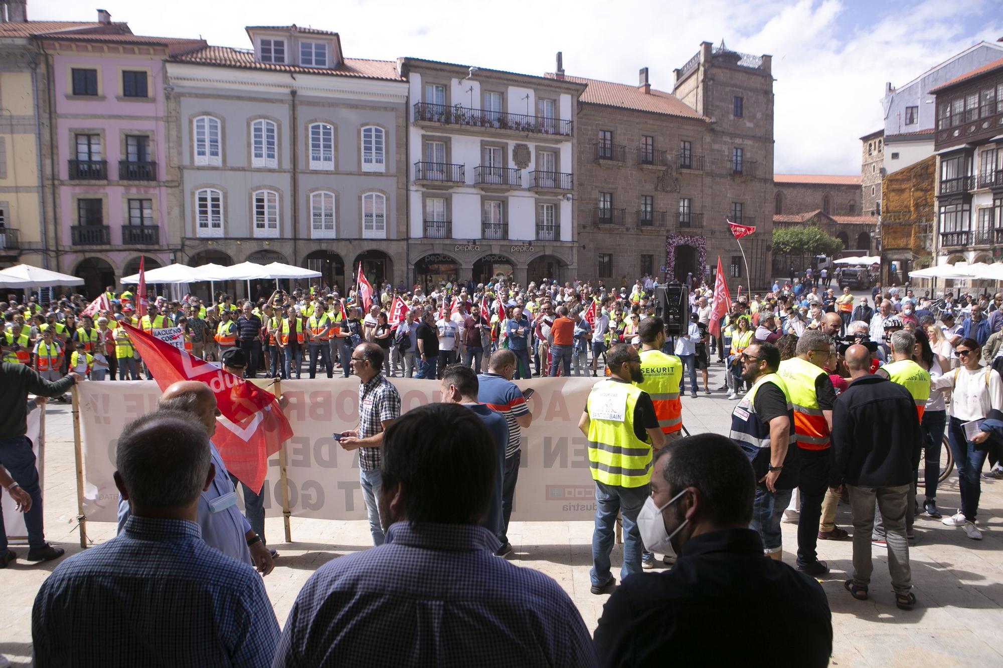 Los trabajadores de Saint-Gobain salen a la calle para frenar los despidos en Avilés