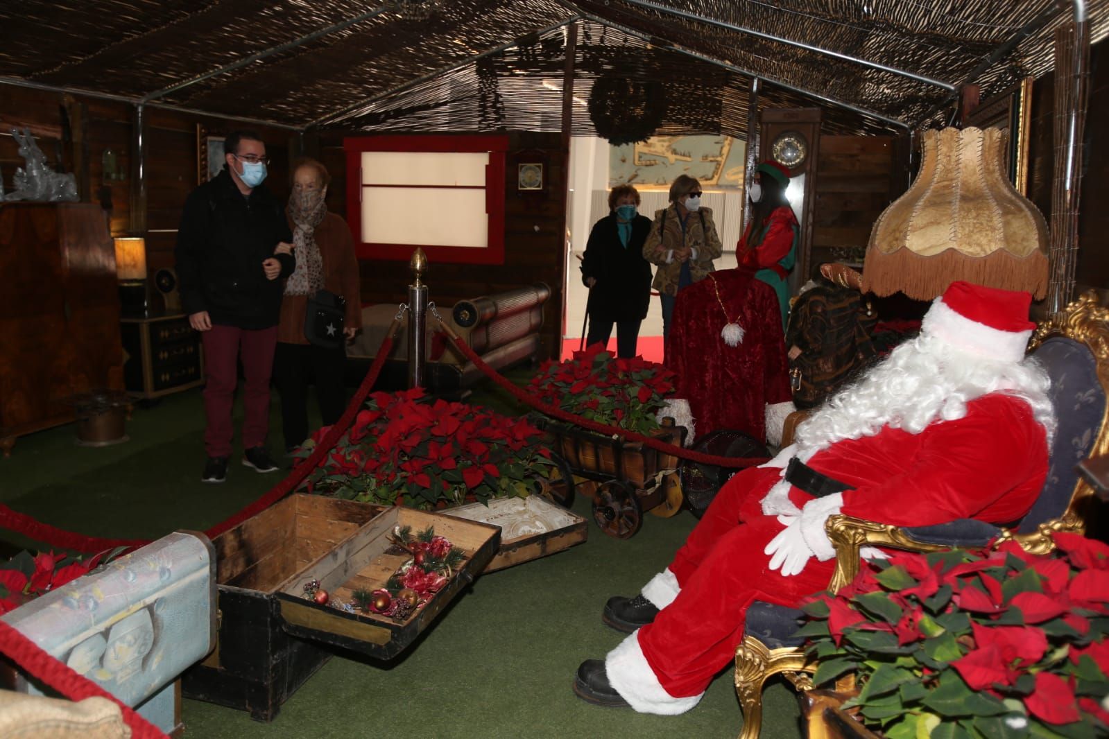 Navidad en Alicante 2020: Así es la casa de Papa Noel en el edificio Séneca