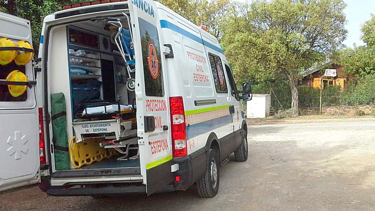 Una ambulancia de Protección Civil en Estepona en una imagen de archivo.