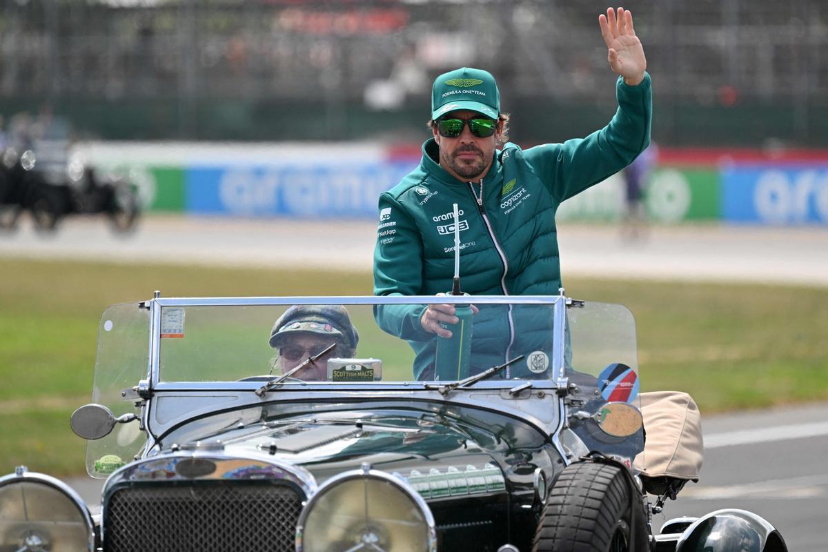 Fernando Alonso, piloto de Aston Martin, durante el GP de Reino Unido.