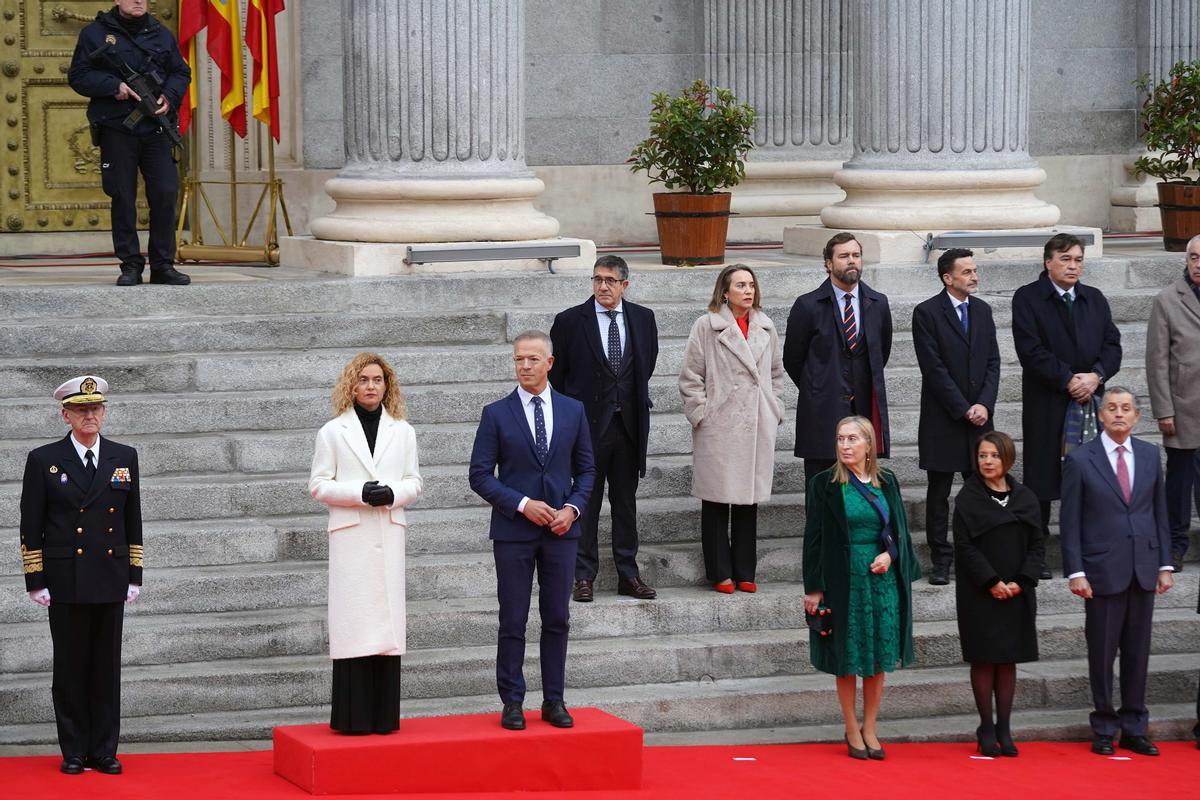 Meritxell Batet, Ander Gil, Teodoro Esteban López (JEMAD) y los portavoces Patxi López, Cuca Gamarra, Espinosa de los Monteros y Edmundo Bal, en la celebración de los actos del Día de la Constitución.