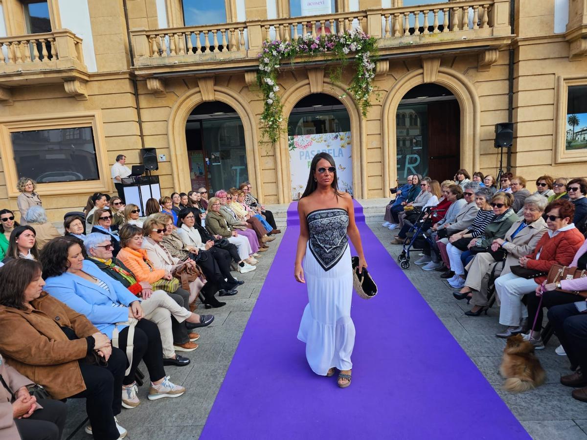 El desfile de moda de Villaviciosa, en imágenes El desfile de moda de Villaviciosa, en imágenes