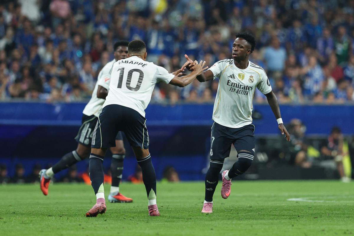 Kylian Mbappe and Vinicius Junior of Real Madrid CF gesture during the Spanish League, LaLiga EA Sports, football match played between Real Oviedo and Real Madrid at Carlos Tartiere stadium on August 24, 2025, in Oviedo, Asturias, Spain. AFP7 24/08/2025 ONLY FOR USE IN SPAIN. Irina R. Hipolito / AFP7 / Europa Press;2025;SPORT;ZSPORT;SOCCER;ZSOCCER;Real Oviedo v Real Madrid - LaLiga EA Sports