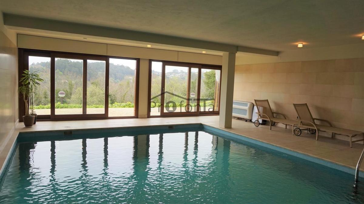 Casa con piscina climatizada en Coruña