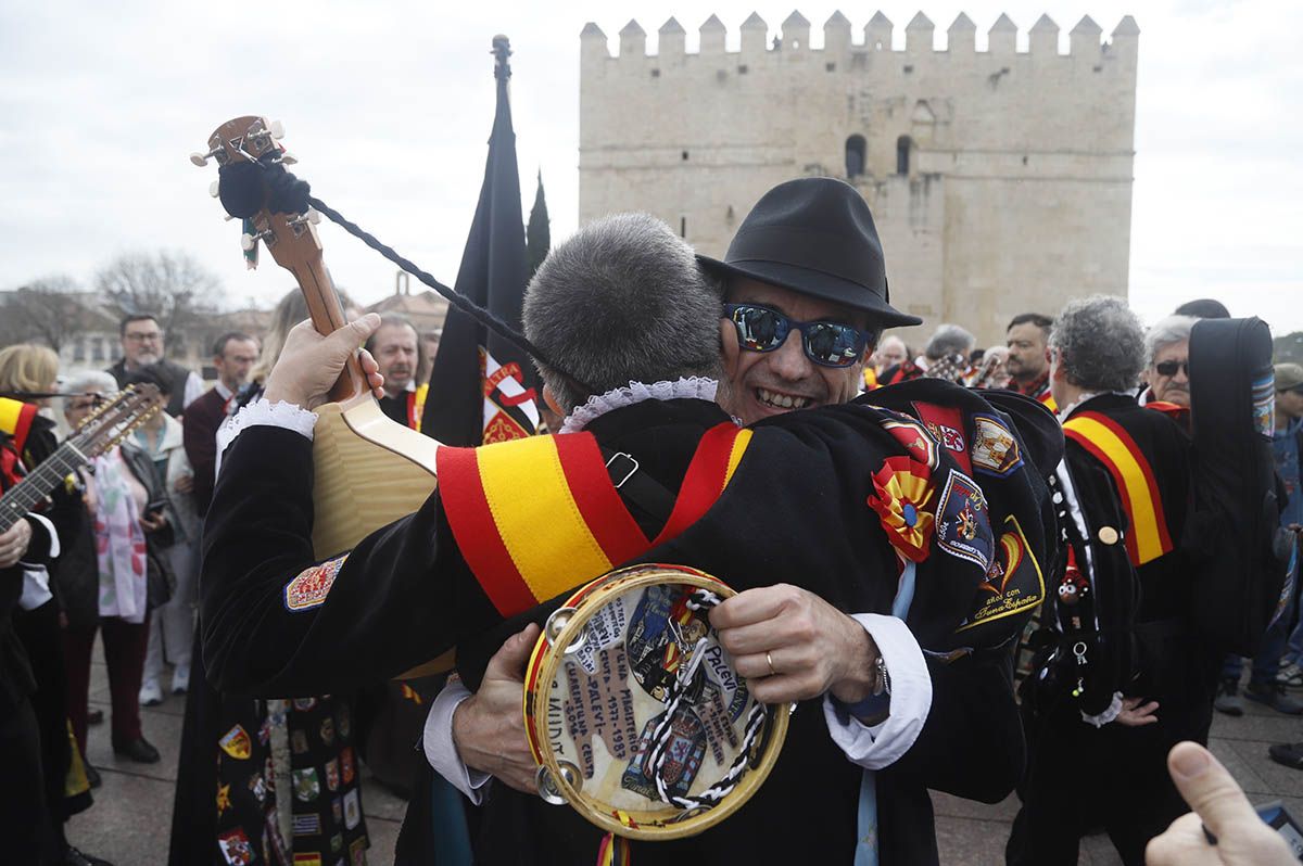 Tunos de toda España toman el Puente Romano de Córdoba