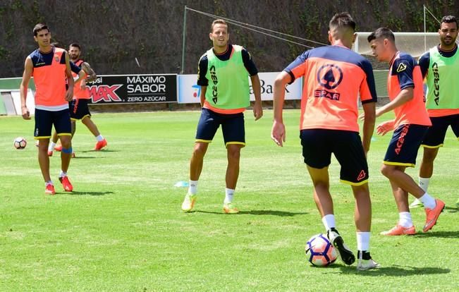 Entrenamiento de la UD Las Palmas en Barranco ...