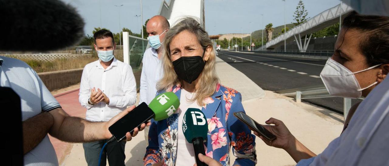 La alcaldesa, Carmen Ferrer, en un acto público con el presidente del Consell, Vicent Mari. | VICENT MARÍ