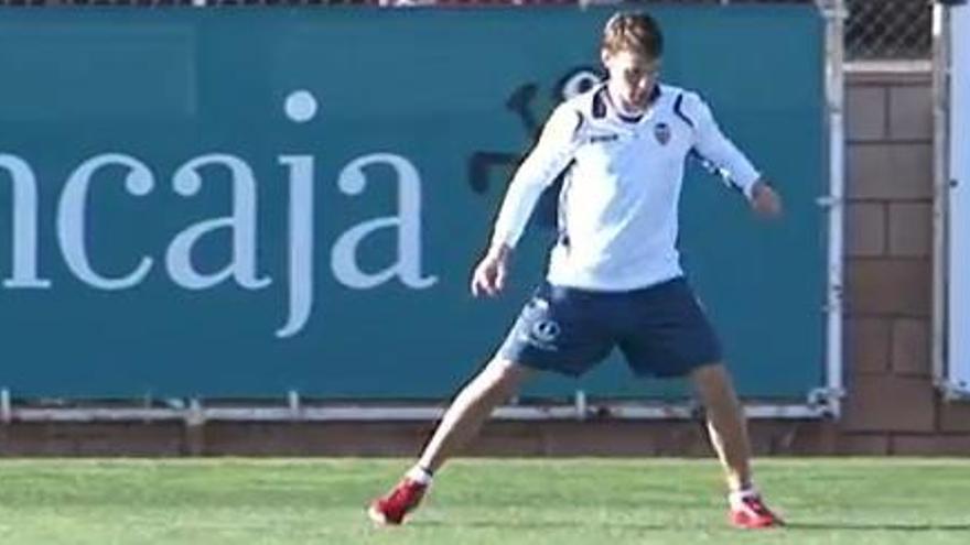 Sergio Canales, durante su entrenamiento de hoy en Paterna.