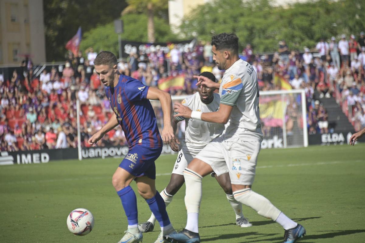 Eldense-Castellón: El Eldense sale malherido del vendaval (2-3)